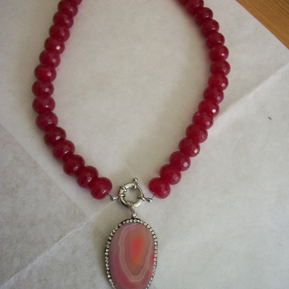 Artisan Cherry ruby neckalce w agate pendant - Picture 3 of 3